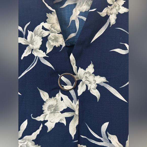 Floral Navy Women's Top - Picture 2 of 6